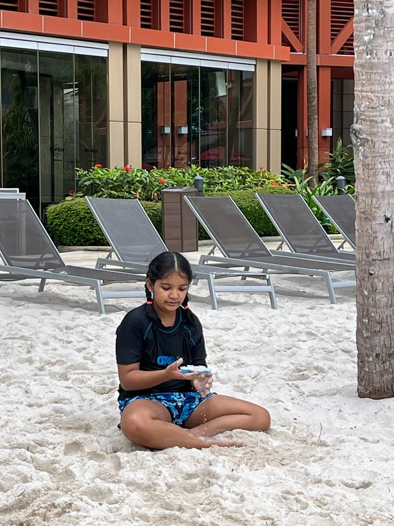 ReyaaPlayingwithSand
